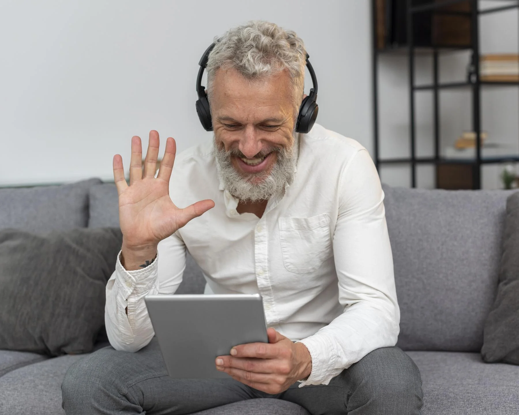 International client receiving online legal advice before litigation in Spain